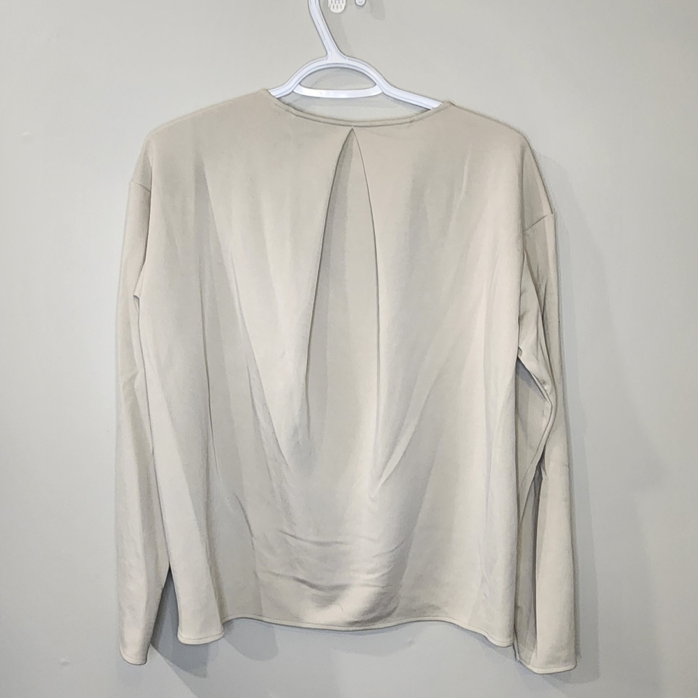 Uniqlo Matching Set Top and Bottom - Picture 2 of 8